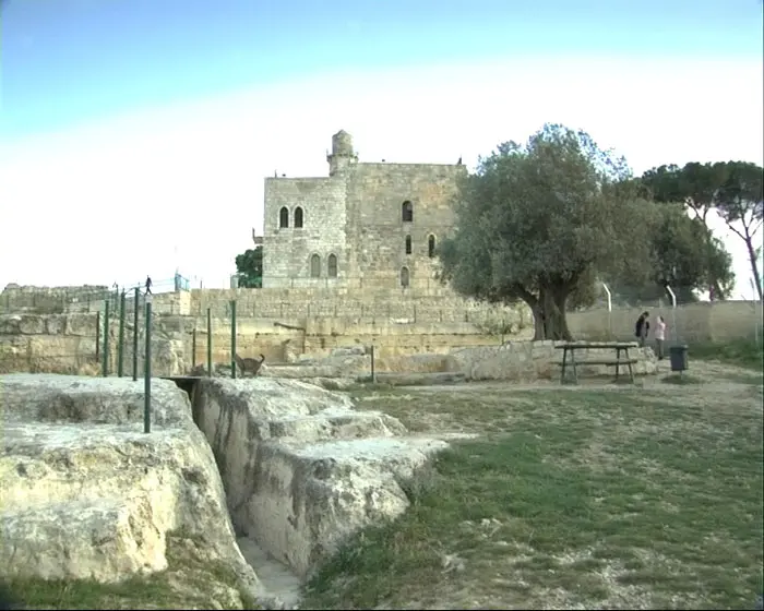 קרבות קשים, שודד רצחני ושמואל הנביא. נבי סמואל