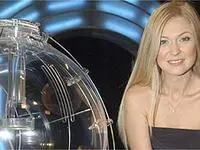 מיכל ינאי כמנחת הגרלת הפיס