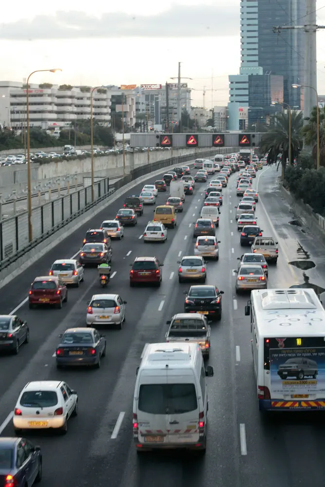 הקדימו לצאת מהבית ככל הניתן, כך תוכלו להימנע מעומסי התנועה הכבדים