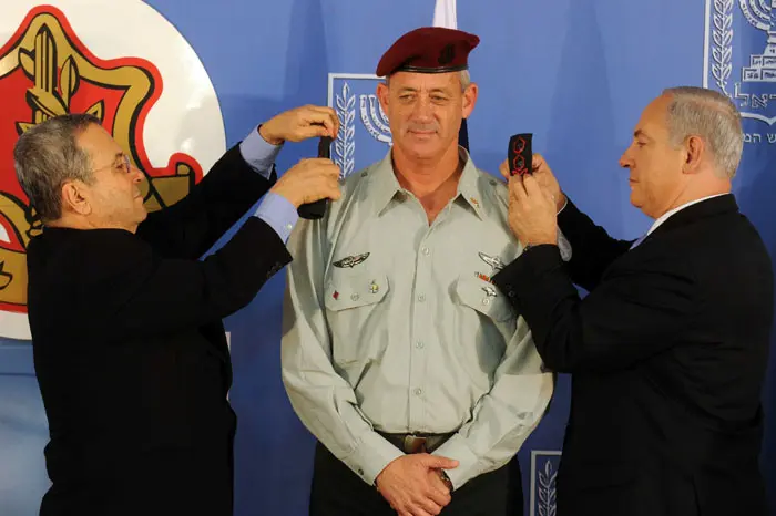 "נשאב את האמונה ואת הכוחות מזכרם של בנינו ובנותינו שמסרו את נפשם במעלה הדרך". גנץ מקבל דרגות רב-אלוף