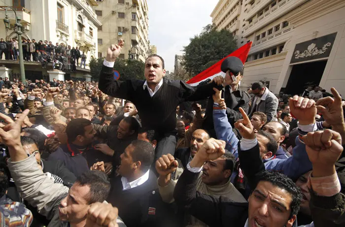 מתחילים להרגיש בתוצאות המהפכה.מפגינים במצרים