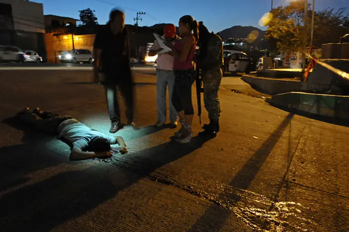 גופתו של אחד מנהגי המוניות שנרצחו באקפולקו