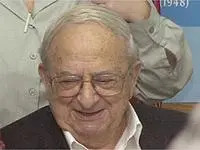 "אדם כשמעון פרס אינו יכול שלא לומר את דברו". נבון