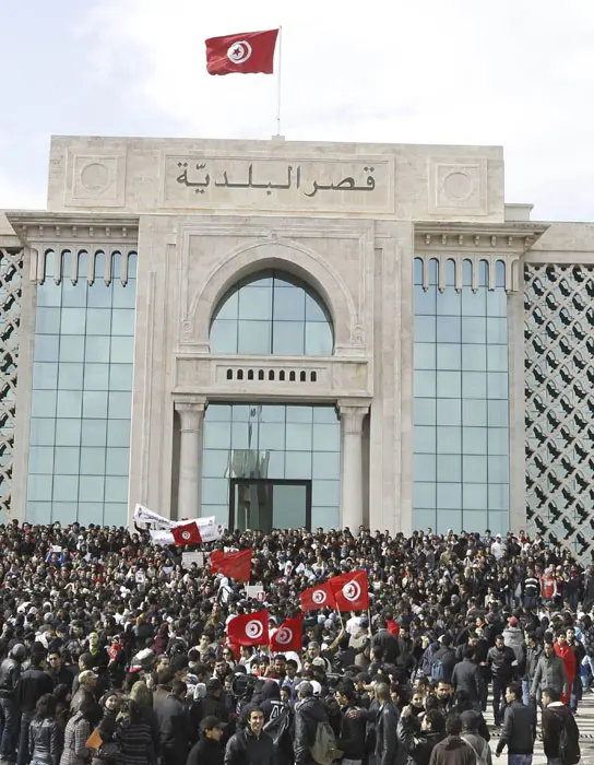 מאה אלף מפגינים מול בניין הפרלמנט בטוניס, היום