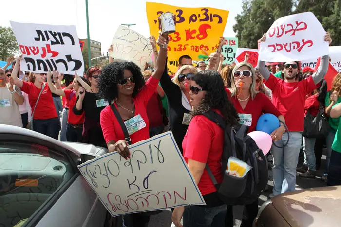 "הציבור הישראלי עומד מאחורי העובדים הסוציאליים". עובדים סוציאליים מפגינים