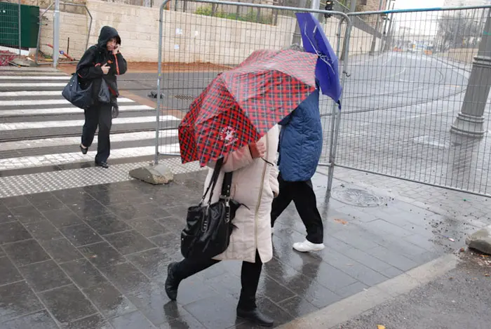 החל משעות הצהריים יחדור לאזורנו אוויר קר ולח - ובשעות הערב ייתכן גשם