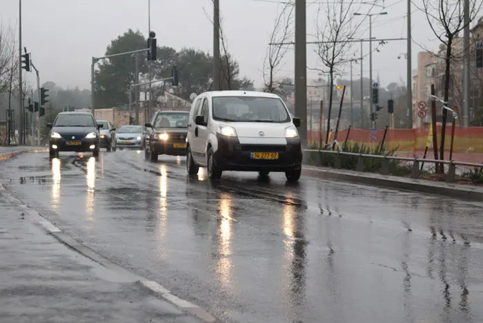 שמירה על מרחק בטוח מהרכב שלפניכם תבטיח עצירה בטוחה