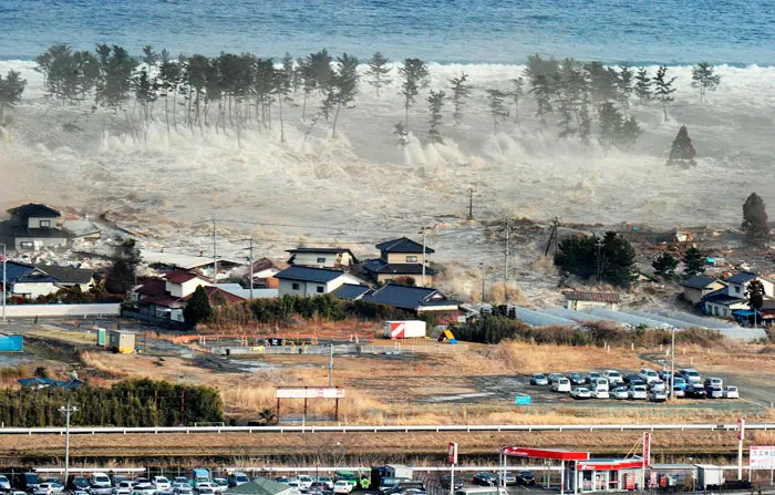 גלים שוטפים את ערי יפן בעקבות רעש האדמה, היום