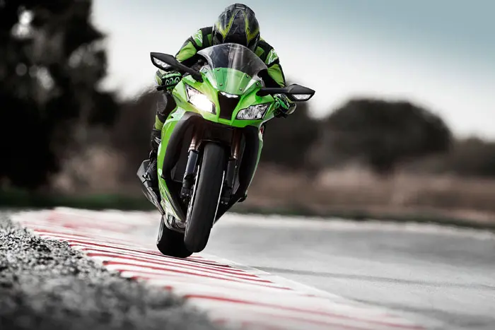 סטנדרט חדש בקטגוריה. קוואסאקי ZX10R