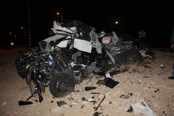 תאונת דרכים קטלנית בין משאית ושני כלי רכב פרטיים בצומת משאבי שדה בכביש 40, בין באר שבע לטללים, מרץ 2011