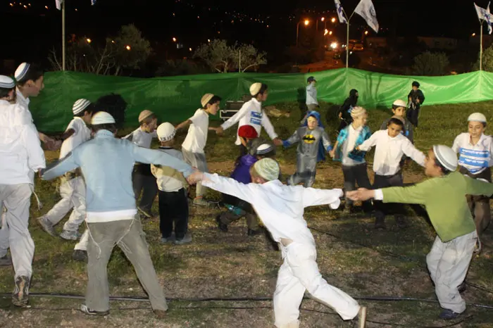 "אם תוך שבוע אנחנו יכולים לקום ממצב של דכדוך ולשמוח, זה סימן שעם ישראל חי". הרקדות באיתמר