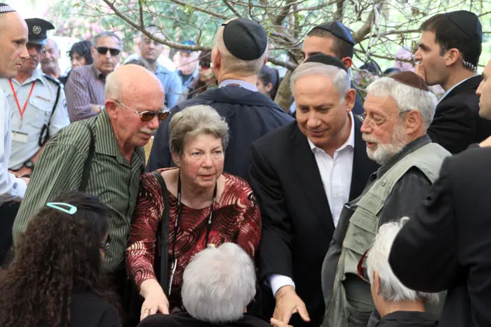 "נלקחת מאיתנו זאביק". רה"מ נתניהו בלוויה