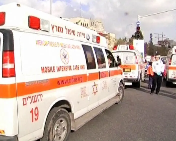 עשרות נפגעים בפיגוע סמוך לאוטובוס בי-ם