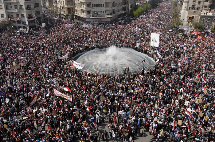 מתנהלות בה הפגנות אלימות. הפגנת תמיכה באל-אסד בדמשק