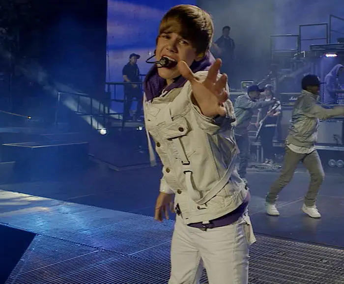 יותר גדול מישו? ג'סטין ביבר ב"Never Say Never"