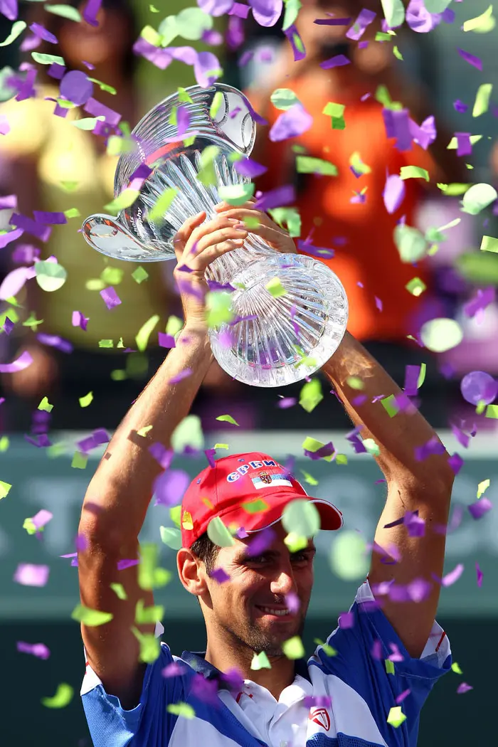 הטניסאי הסרבי נובאק דג'וקוביץ' חוגג זכיה בטורניר מיאמי