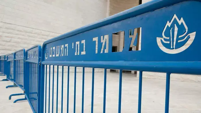 סערה במערכת המשפט: עורך דין מוכר נעצר לעיני שופטת - זאת הסיבה