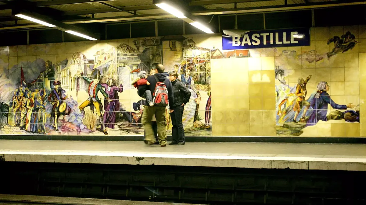 3 נשים נדקרו בתחנת מטרו בפריז, התוקף נתפס לאחר מצוד