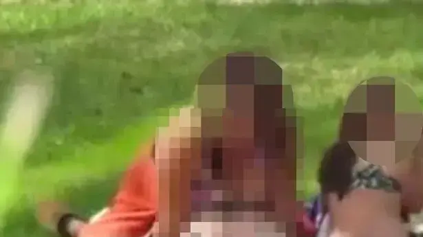 לא מתביישים: זוג קיים יחסי מין בפומבי ליד ילדה קטנה - וואלה חדשות