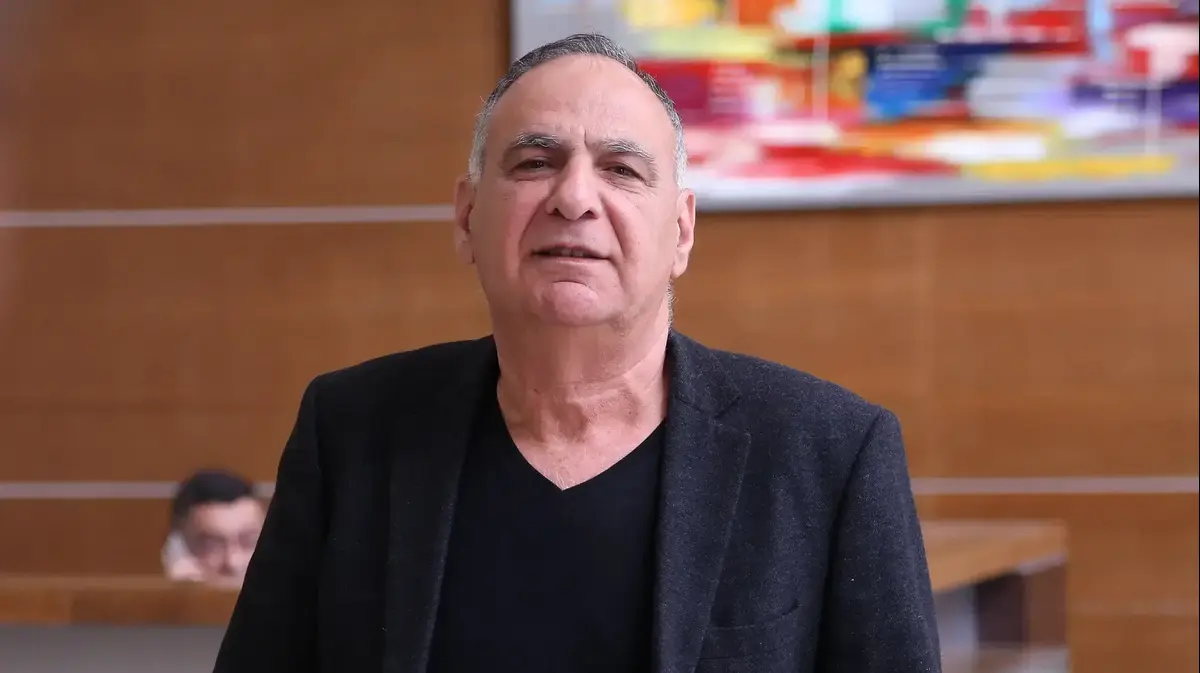 אשר אלון: