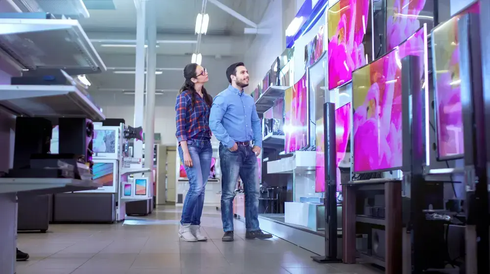 הדולר ירד לרמה הנמוכה ביותר זה ארבע שנים: אז למה המחירים לא יורדים?