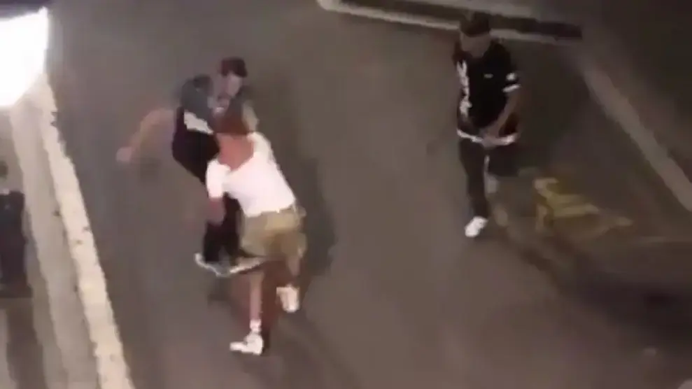 צפו במסע האימה של המתאגרף האיטלקי ברחובות ברצלונה - וואלה ספורט