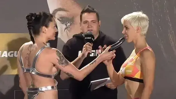 קטטת ענק פרצה אחרי שלוחמת MMA זרקה צעצוע מין על יריבתה - וואלה ספורט