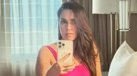 פוליטיקאית מממנת  את הקמפיין באתר העירום אונלי פאנס - וואלה חדשות