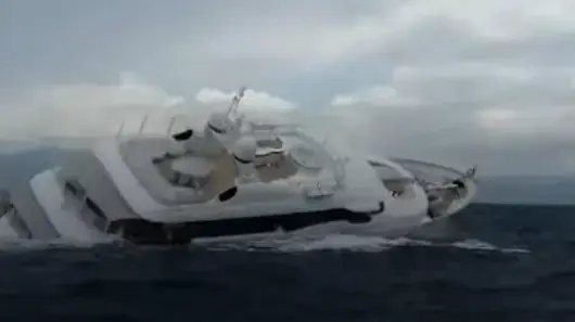 Italy: A super yacht sank - nine crew members were saved - voila! news ...