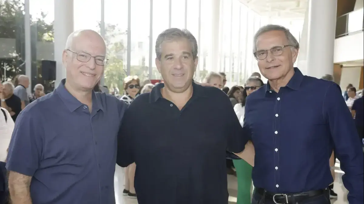 גדולות מהחיים בקמפוס - וואלה כסף