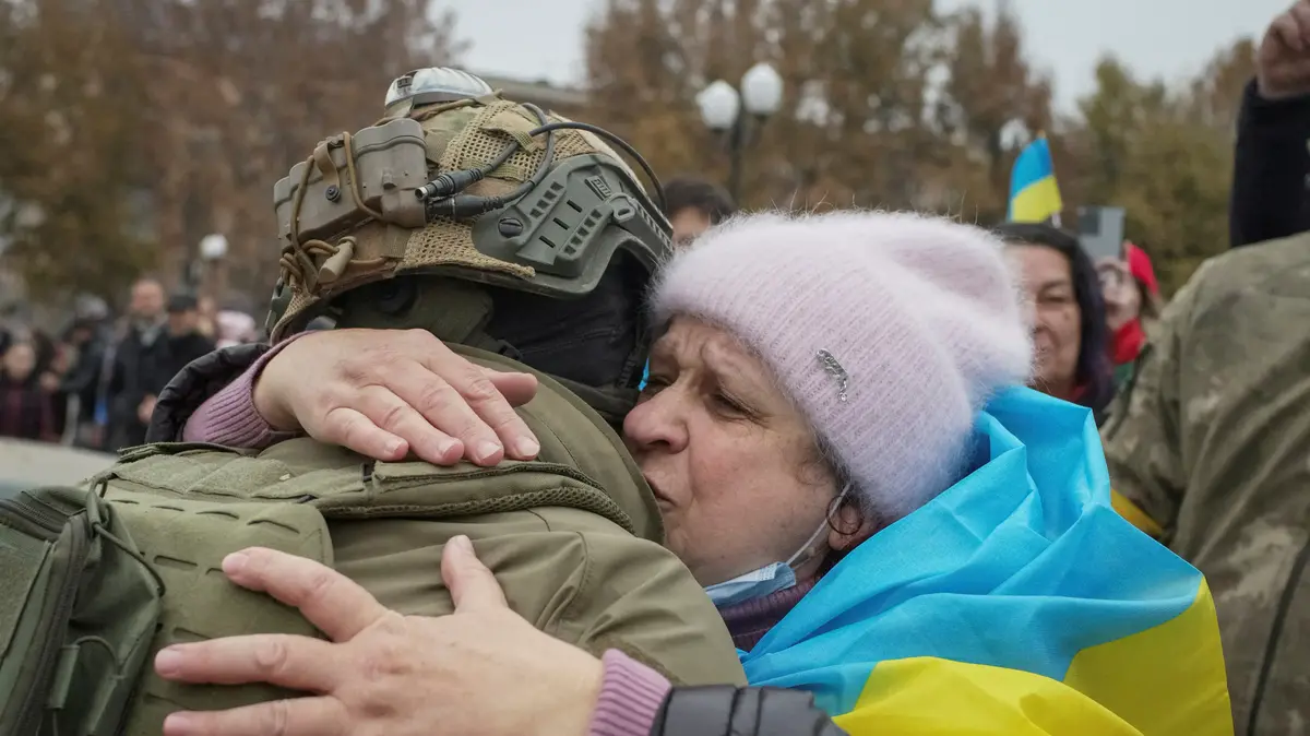 Without Water And Electricity The Ukrainians In Kherson Celebrate The Withdrawal Of The