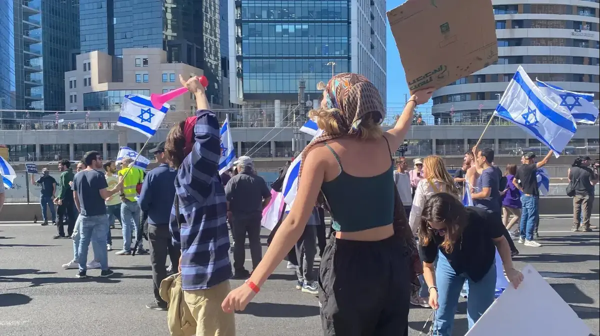 Sheee לקראת החגים וחום הקיץ: המדריך לאיפור עמיד - וואלה Sheee