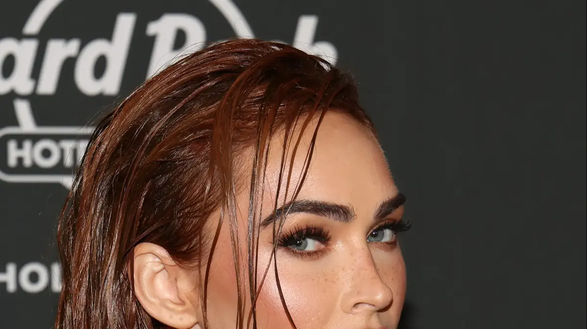 Erotic images of a politician were distributed throughout the city with the  aim of thwarting her - and then she won - voila! news - The Limited Times