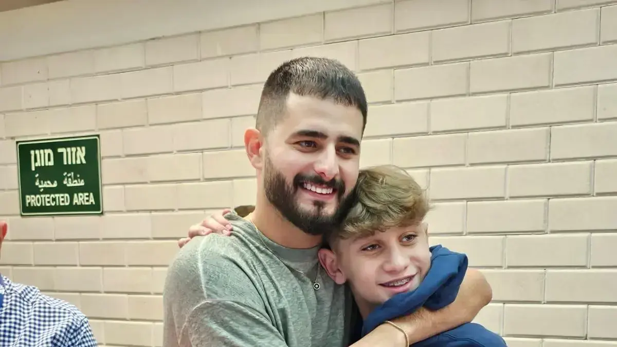 חגיגות יום ההולדת של אור ויגל יעקב שחזרו משבי חמאס - וואלה סלבס