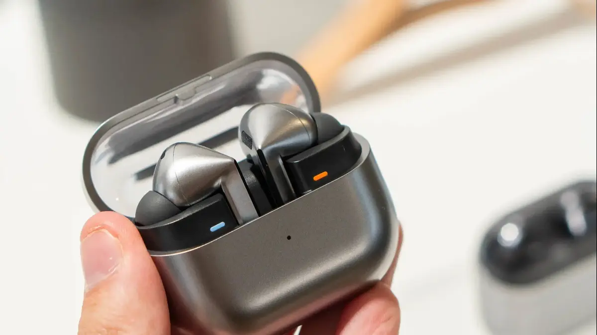 סמסונג הופכת את Galaxy Buds למכשיר שמיעה – עם אישור FDA