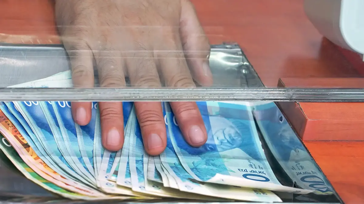 15 אלף שקל בחודש? תמשיכו לחלום. זה מה שרוב הישראלים באמת מכניסים לבנק