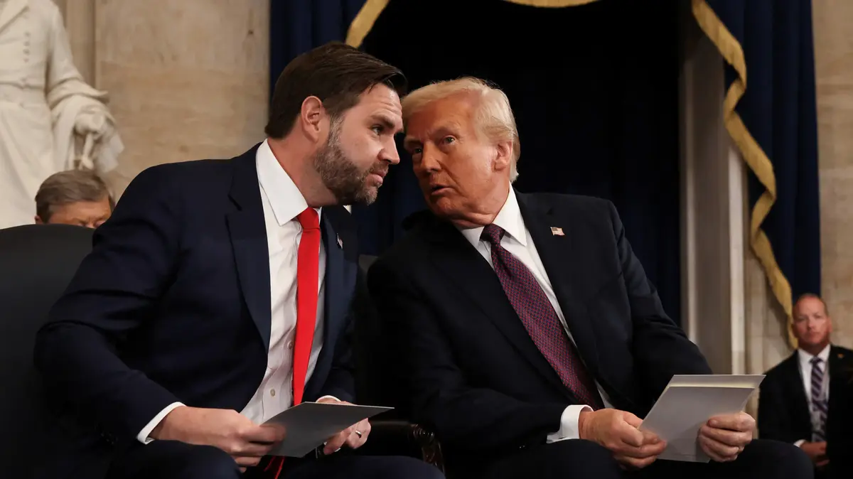 בוושינגטון שוב מדברים על נפילת המשטר באיראן: טראמפ שוקל להכריז ניצחון, ואנס יעלה לדוכן