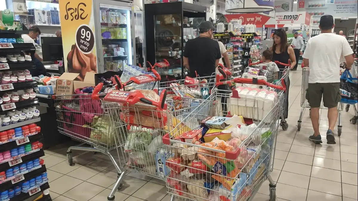 החשש מסבב נוסף מול איראן: האם הרשתות ינצלו את הבהלה לעליות מחירים?