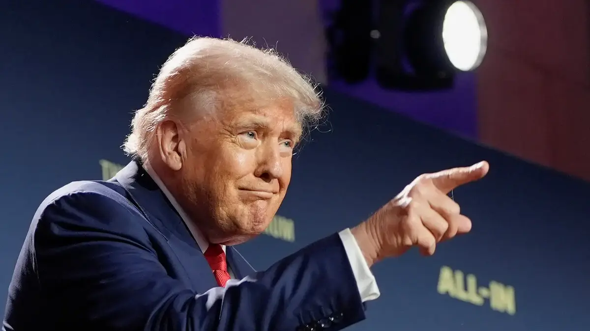 שוב מזגזג, שוב מאשים את ביידן: המהלך הדרמטי של טרמאפ נגד הבנקים