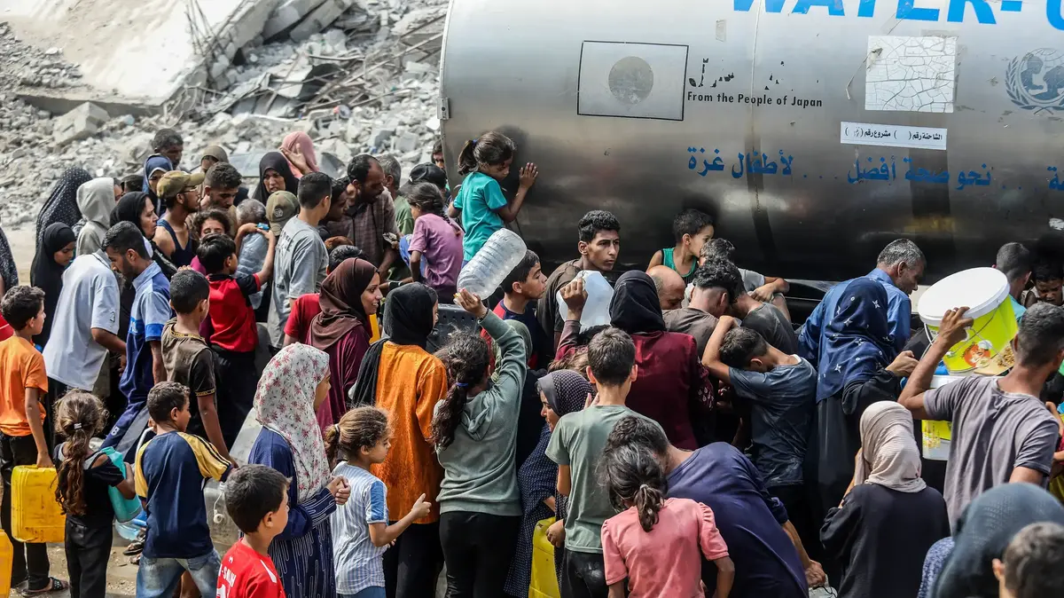 „אנחנו מדינה מטומטמת, קונים את המלחמה הבאה”: תחקיר משאיות הכסף – כך ישראל מחזקת...