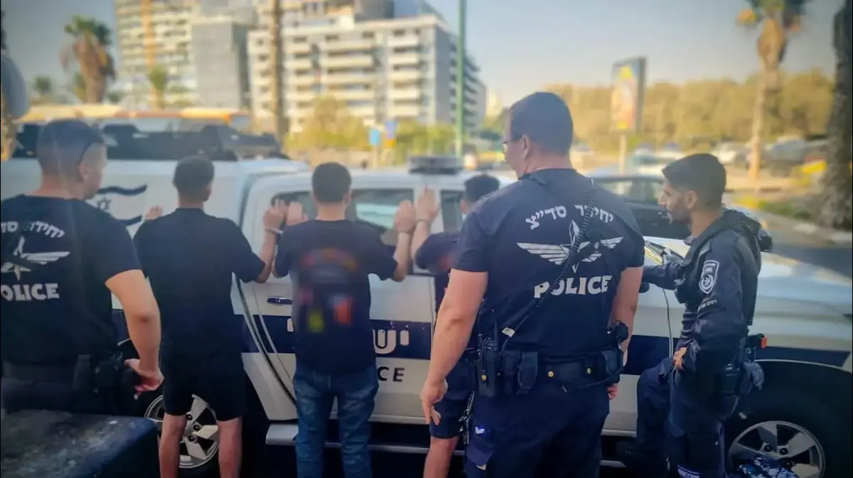 החשד: מאבטחים סייעו להעברת שוהים בלתי חוקיים לשטח מדינת ישראל