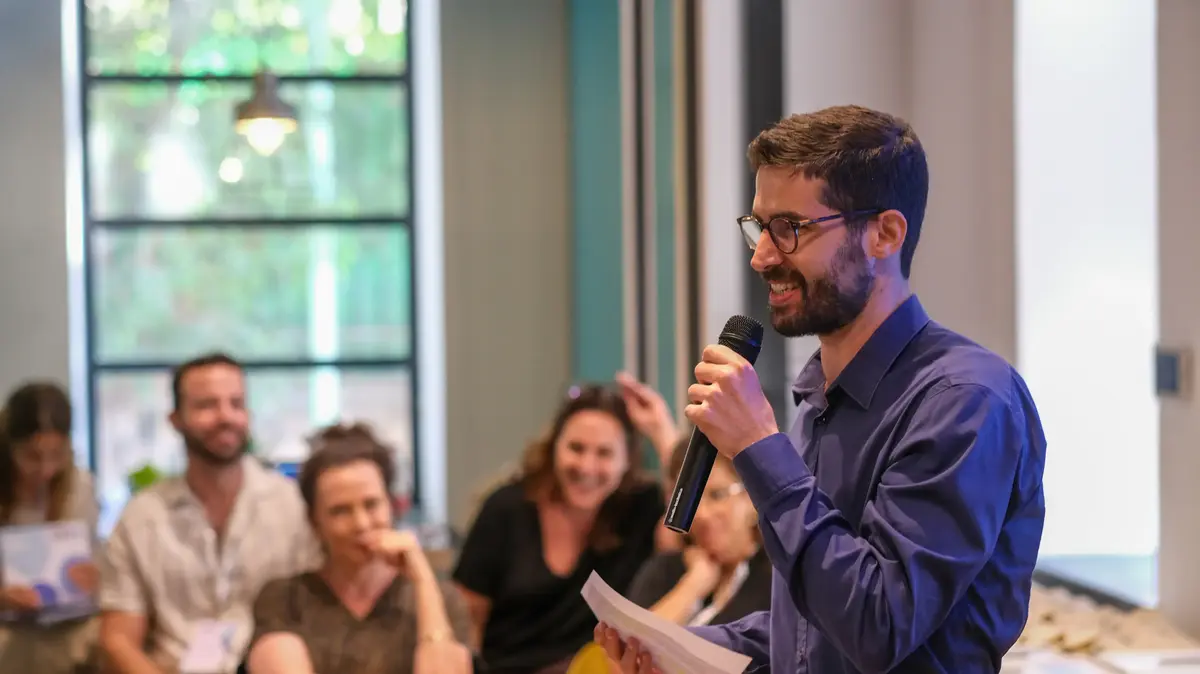 האליבי המושלם: איך פיטורים נמכרים כהתקדמות טכנולוגית בחסות ה-AI