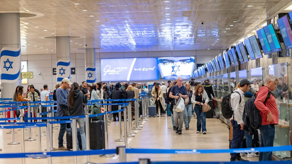 בדרך לטיסות זולות? מאחורי הקלעים של המהלך שמקדמים באוצר