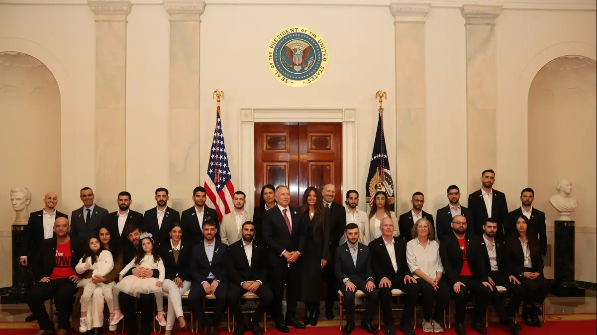 „אתם לא חטופים – אתם גיבורים”: משלחת שורדי שבי נפגשה עם הנשיא טראמפ – וואלה...