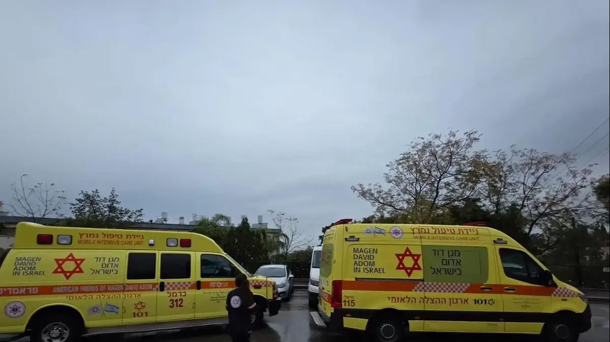 חשד לרצח והתאבדות: אם בת 69 ובנה בן 39 אותרו ללא רוח חיים בביתם ביקנעם עילית –...