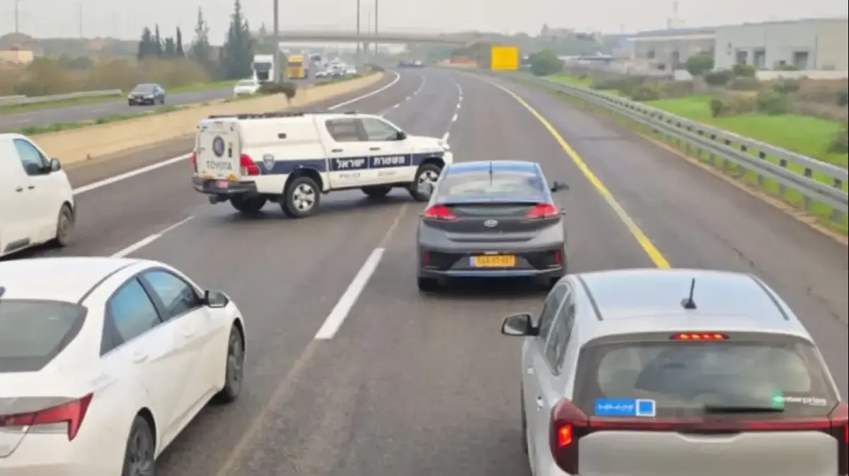 דרמה בכביש 6: רכב עם שב