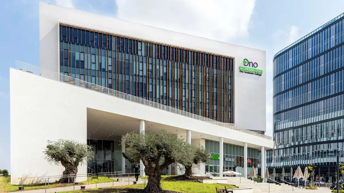 איזו תוכנית לתואר שני במנהל עסקים מציעה הכי הרבה קורסי בחירה?