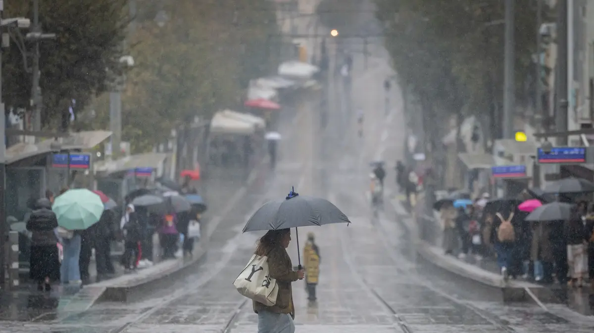 הגשם חוזר ומתחזק: ירידה בטמפרטורות וחשש להצפות ושיטפונות | התחזית