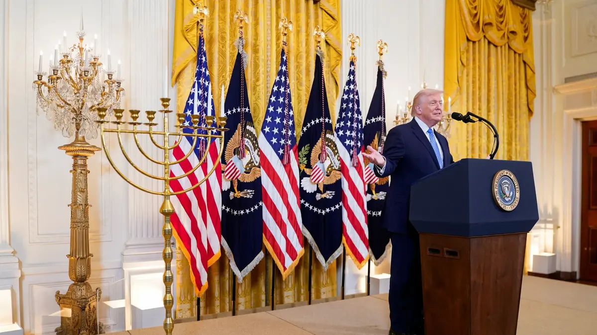 טראמפ בטקס חנוכה בבית הלבן: „ישראל לא תהיה לבד בלבנון”, וגם – זו אזהרתו ליהודי...