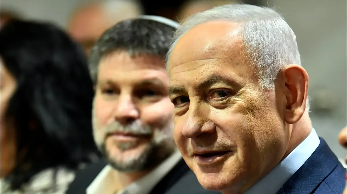 ימי פומפיי האחרונים: למה להפיל את הממשלה אם אפשר לחלוב עוד?